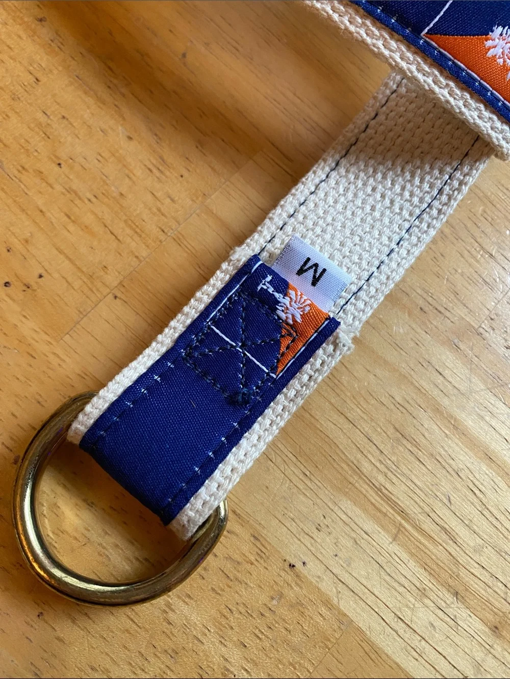 This South Carolina state flag canvas web belt features a distinctive double